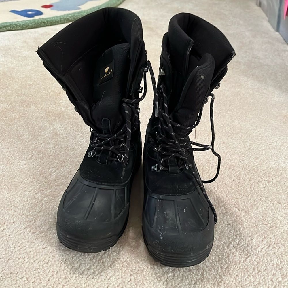 ARTIC SHIELD SIZE 8 WATERPROOF WINTER BOOTS